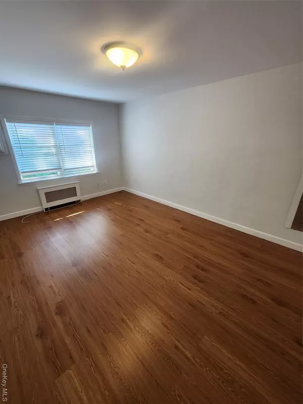 Middle Village, NY 11379,6270 82nd ST
