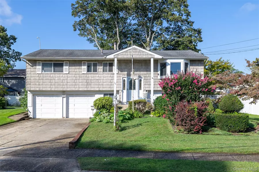 384 W 22nd ST, Deer Park, NY 11729