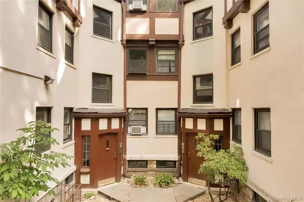 Bronxville, NY 10708,64 Kensington RD #1B