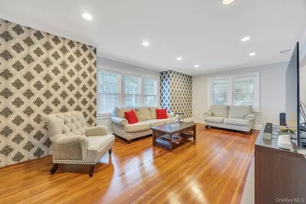 Lynbrook, NY 11563,14 Lenox AVE