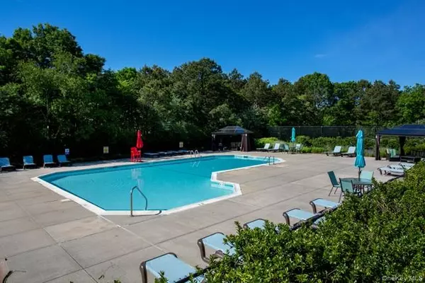 Holbrook, NY 11741,1000 Saddle Rock RD #1303