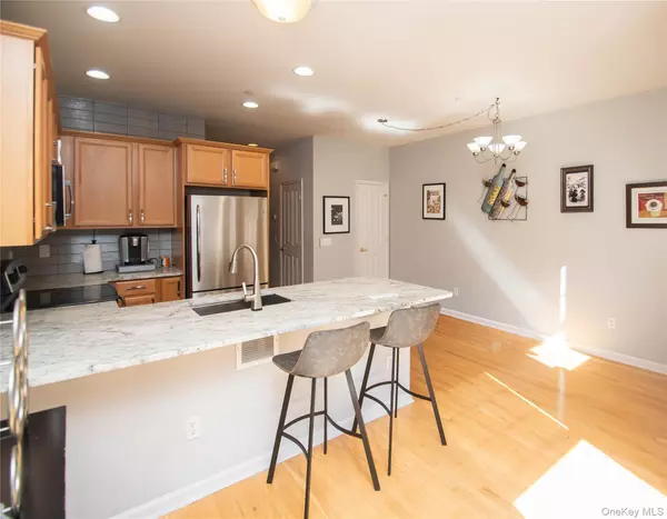 Poughkeepsie, NY 12601,303 Bridgeview DR