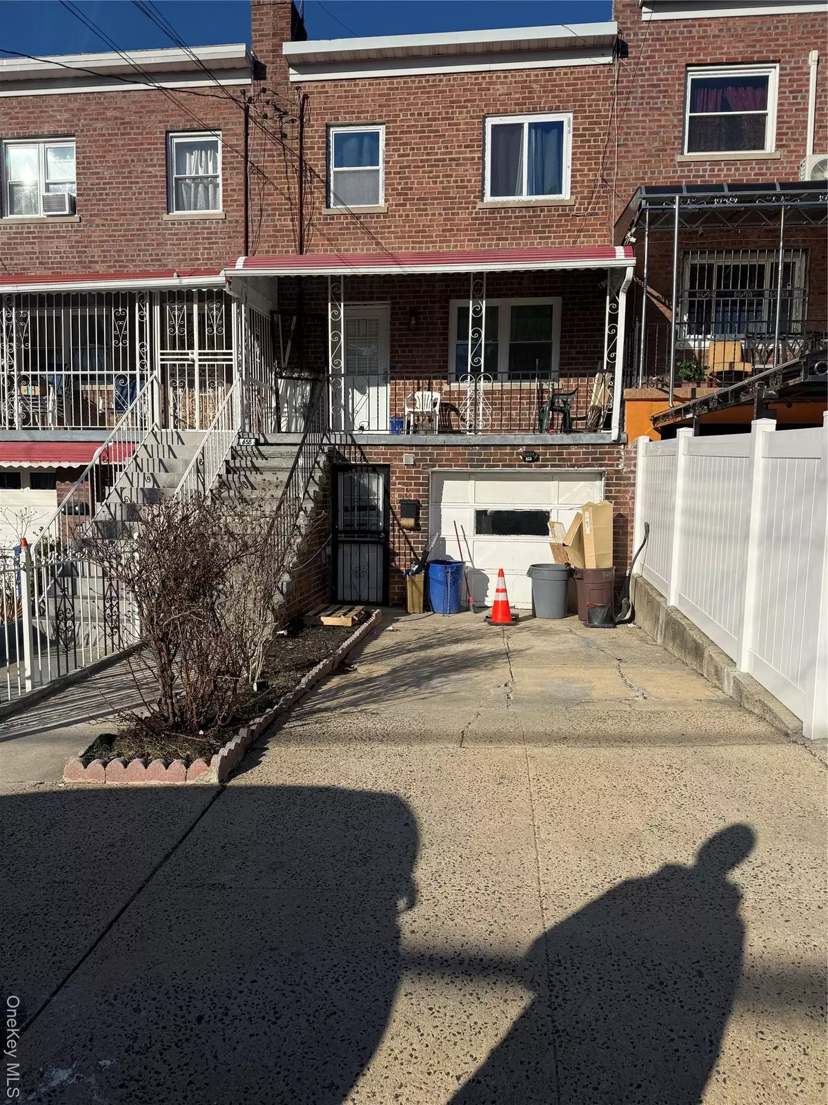 Bronx, NY 10470,655 E 240th ST