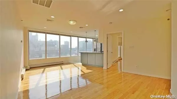 Flushing, NY 11355,132-03 Sanford AVE #8M