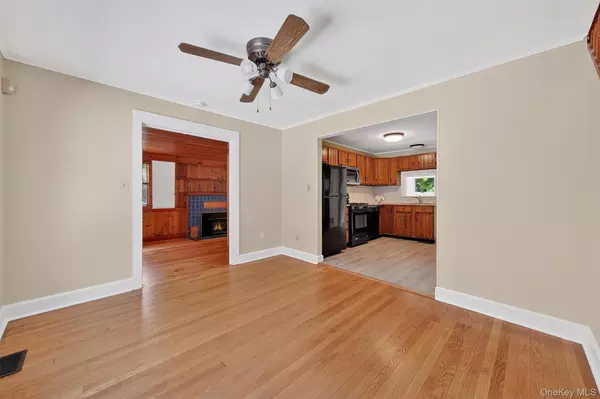 Poughkeepsie, NY 12601,4 Knolls RD