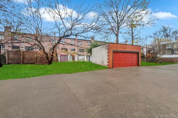 Forest Hills, NY 11375,6783 Groton ST