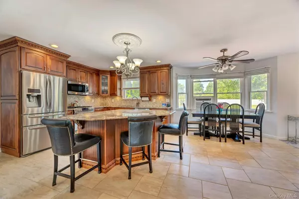 Baiting Hollow, NY 11933,60 May DR