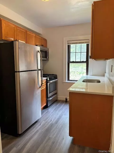 44 Oakwood RD #2W, Huntington, NY 11743