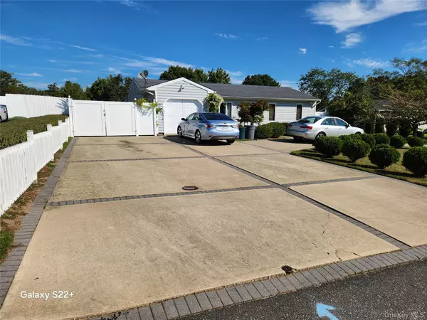 Bellport, NY 11713,53 Drake AVE