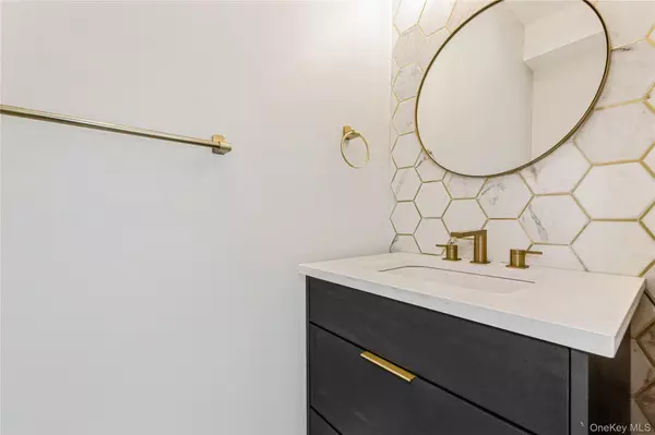 Oceanside, NY 11572,418 Atlantic AVE #209