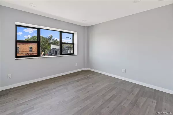Maspeth, NY 11378,5894 Grand AVE