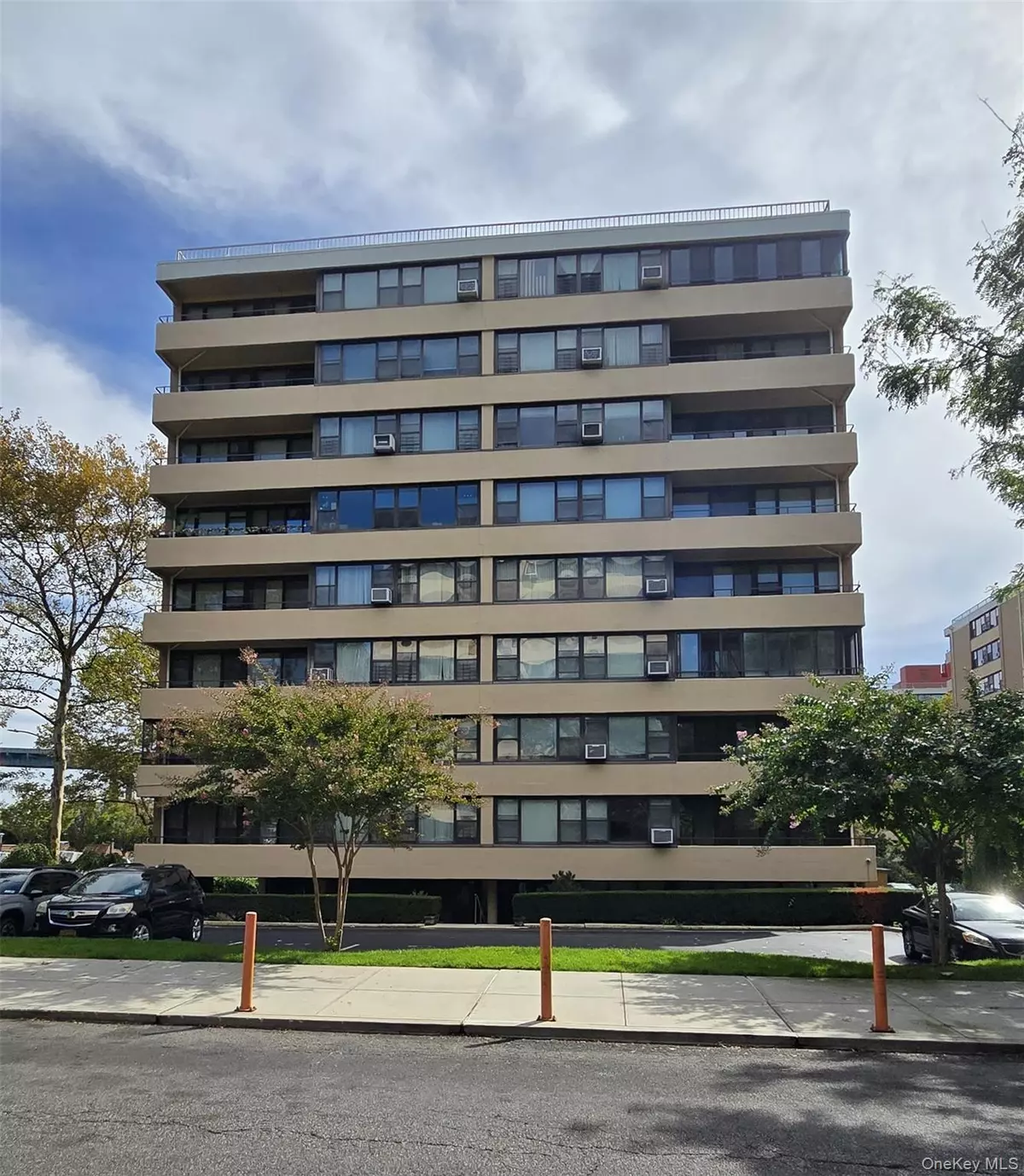 Beechhurst, NY 11357,166-10 Powells Cove BLVD #4C