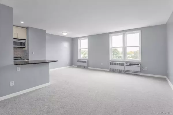 Lynbrook, NY 11563,504 Merrick RD #4J
