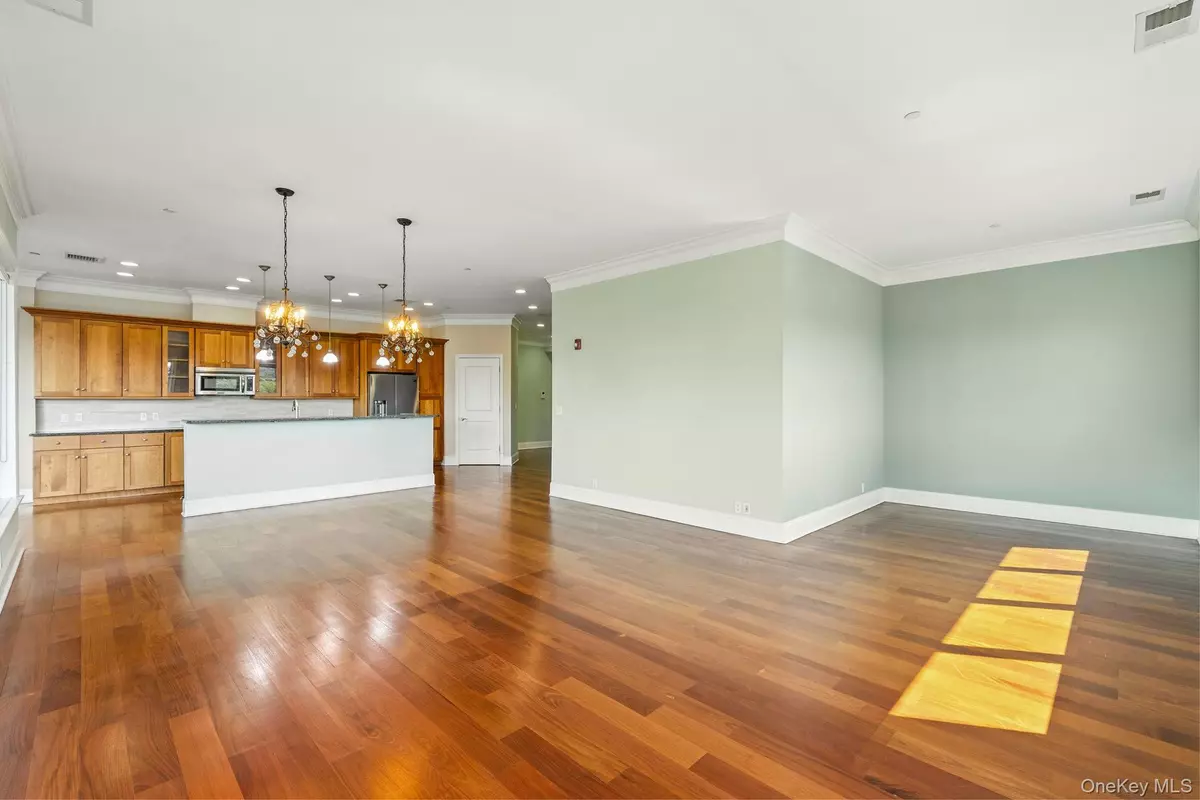 Tarrytown, NY 10591,127 W Main ST #200