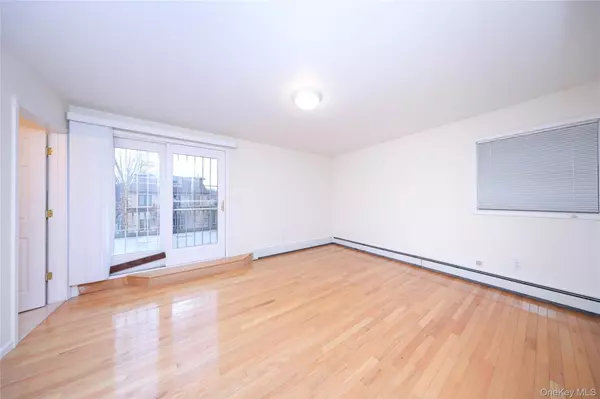 Fresh Meadows, NY 11366,75-59 195th ST