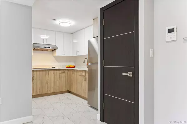 Flushing, NY 11354,35-20 146 ST #3B