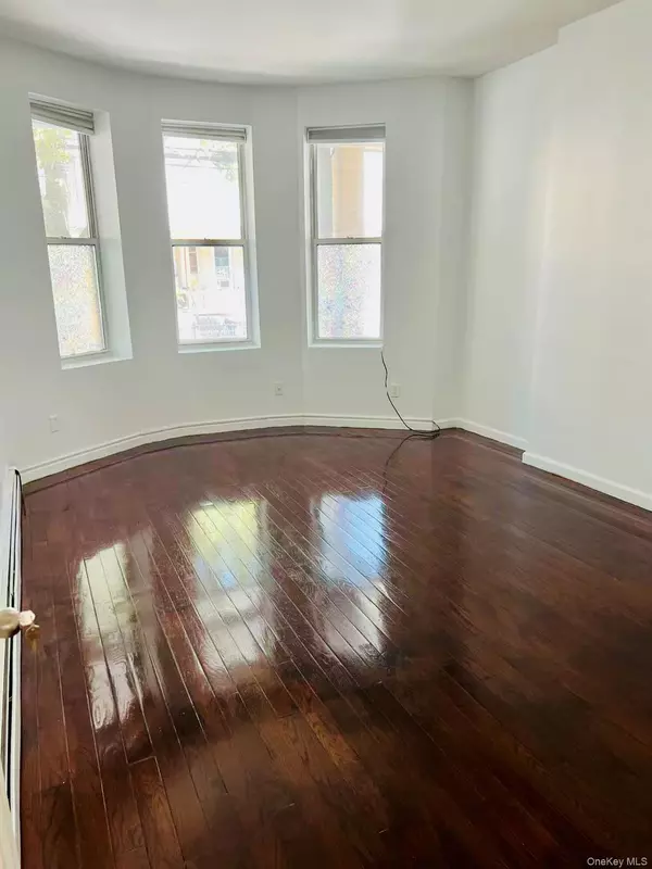 Woodhaven, NY 11421,87-18 85th ST #2nd Floor