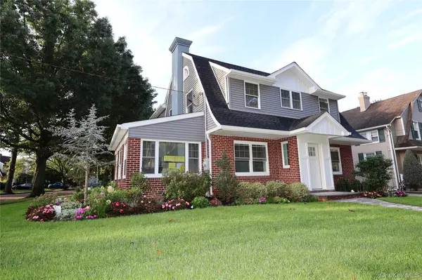 Floral Park, NY 11001,78 Ontario RD