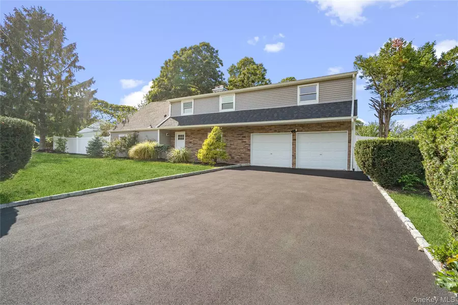 47 Iroquois AVE, Selden, NY 11784
