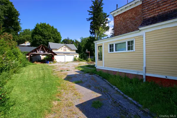 Roslyn Heights, NY 11577,107 Warner AVE