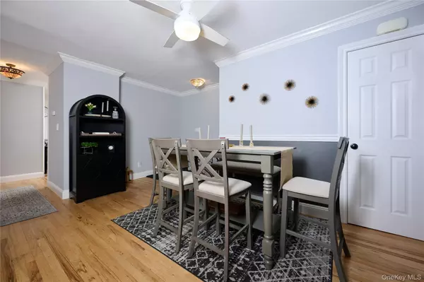 West Babylon, NY 11704,86 Farber DR #86