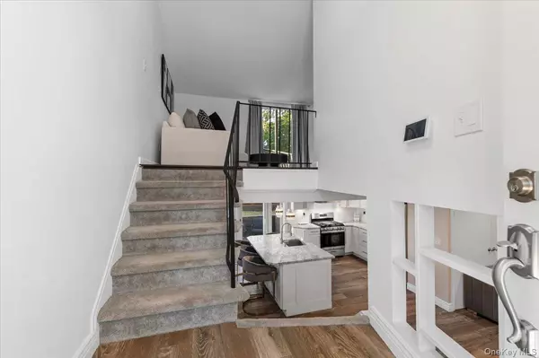 East Setauket, NY 11733,30 Bunny LN