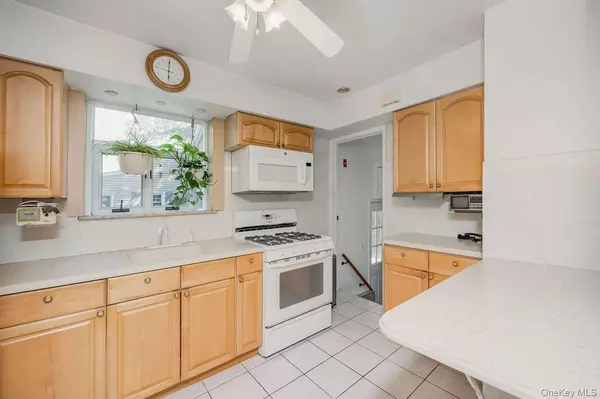 South Hempstead, NY 11550,547 Maude ST