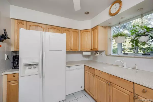 South Hempstead, NY 11550,547 Maude ST