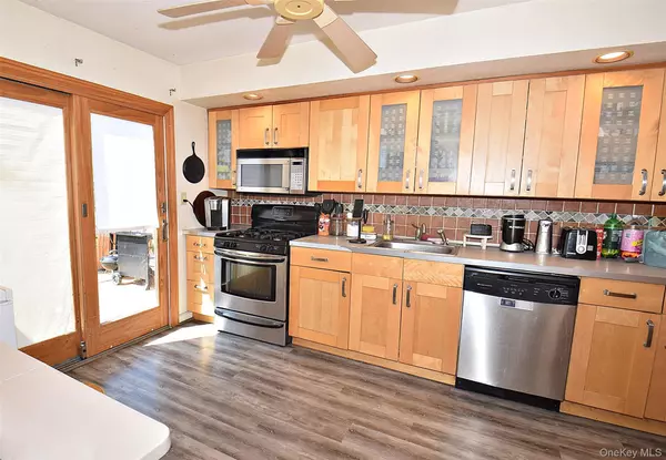 North Babylon, NY 11703,104 Woods RD