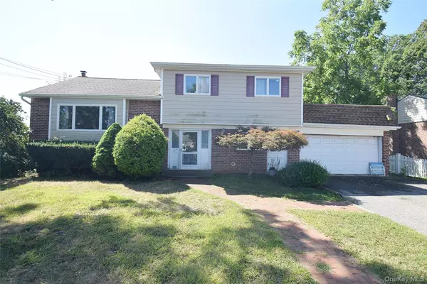 104 Woods RD, North Babylon, NY 11703