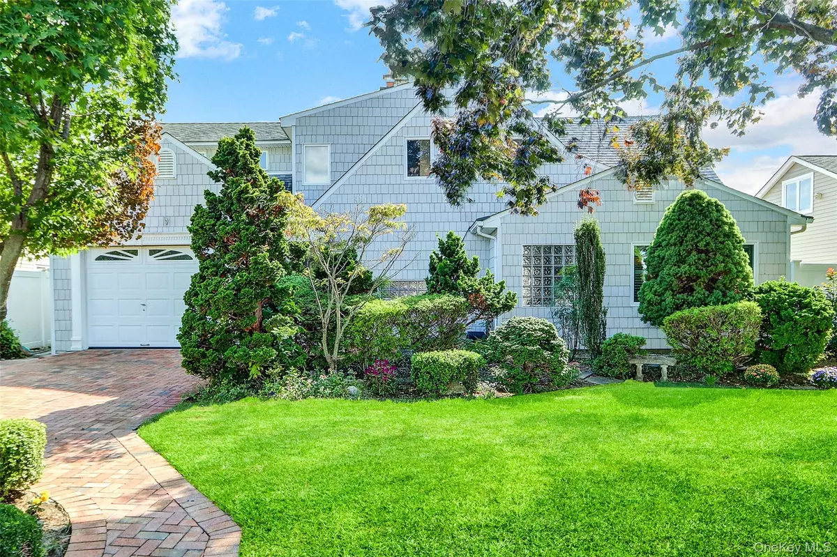 Levittown, NY 11756,19 Topper LN