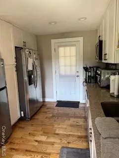Oakdale, NY 11769,121 Central