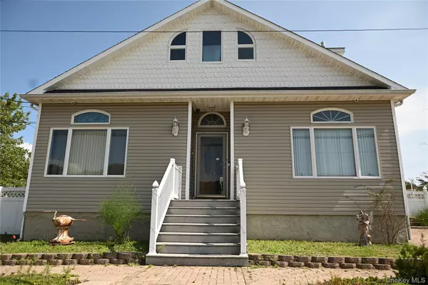 115 Riviera DR, Mastic Beach, NY 11951