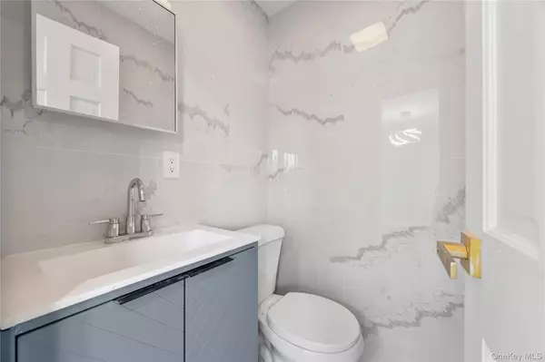 Cambria Heights, NY 11411,114-66 225th ST