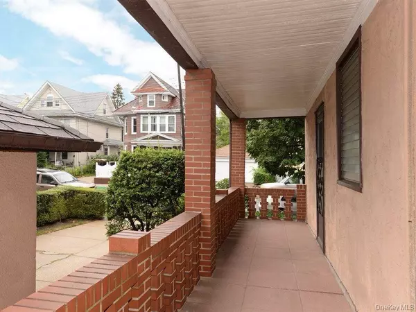 Woodhaven, NY 11421,8502 96th ST