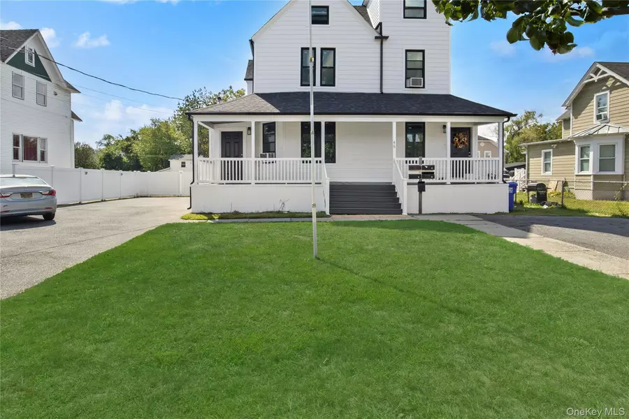 46 Park AVE, Bay Shore, NY 11706