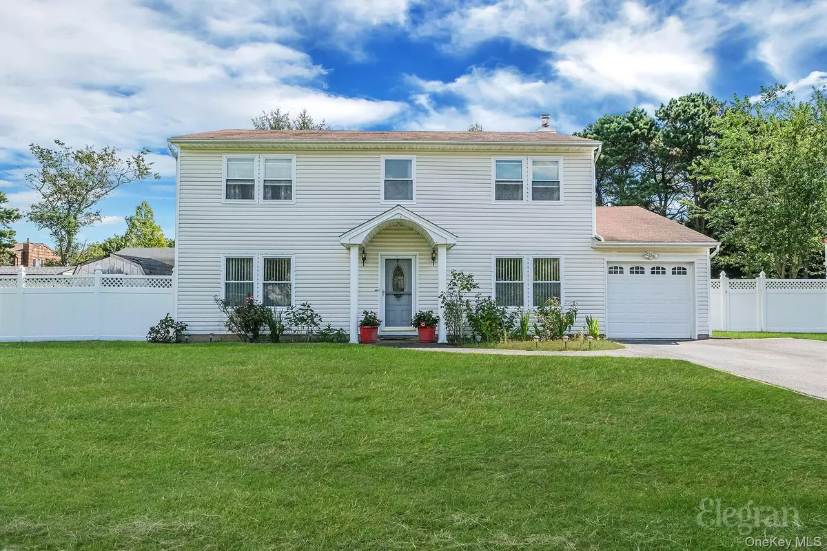 East Patchogue, NY 11772,21 Apple Blossom LN