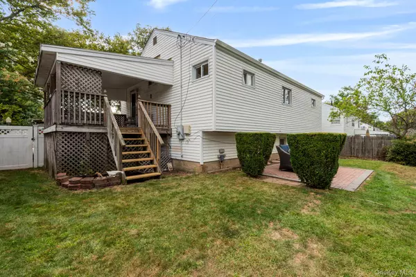 Northport, NY 11768,36 Ripley DR
