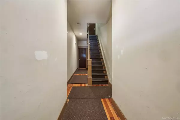Yonkers, NY 10701,34 Clarendon AVE