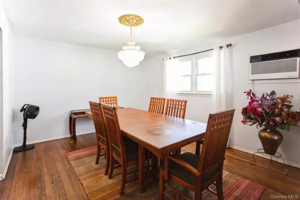 Valley Stream, NY 11580,200 E Euclid ST