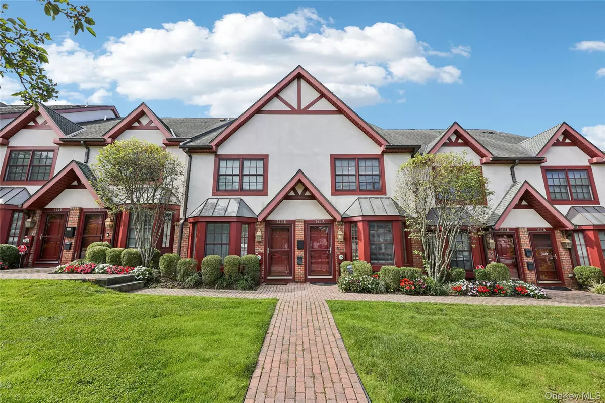 Scarsdale, NY 10583,142 Brook #A