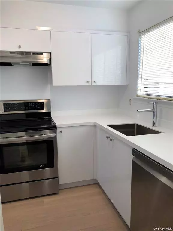 34 Poplar LN, Middletown, NY 10941