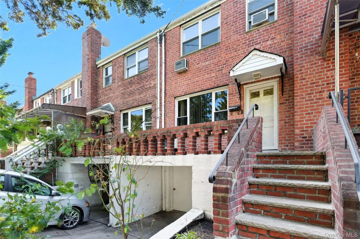East Elmhurst, NY 11369,2540 88 ST