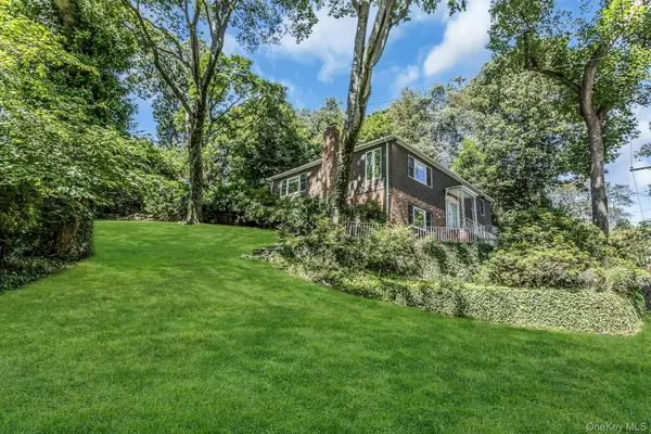 Port Washington, NY 11050,17 Willow DR