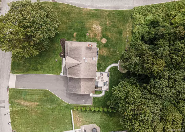 East Patchogue, NY 11772,2 Moor LN
