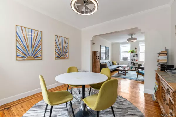 Jackson Heights, NY 11372,34-39 82nd ST #52