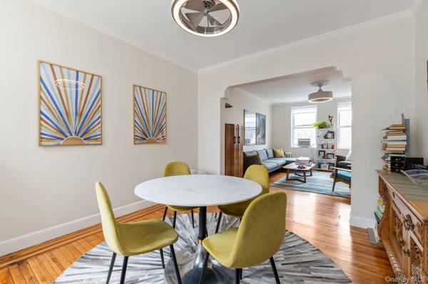 Jackson Heights, NY 11372,34-39 82nd ST #52