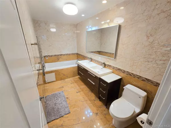 Rego Park, NY 11374,63-36 99 ST #5B