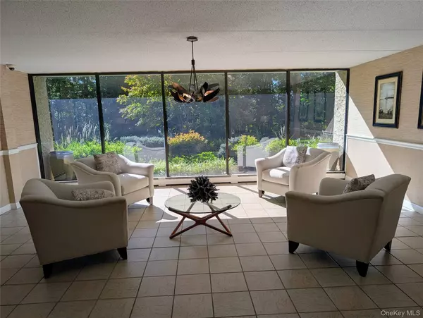 Peekskill, NY 10566,150 Overlook AVE #4L