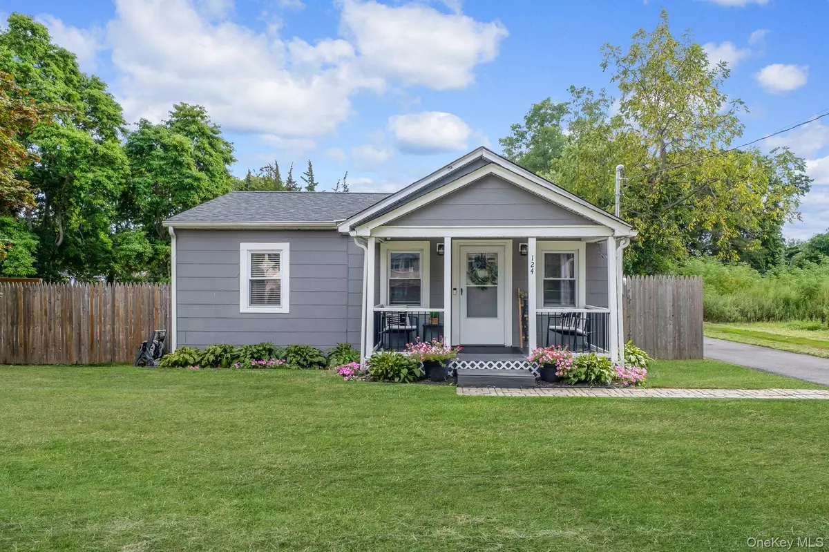 Saint James, NY 11780,124 4th ST